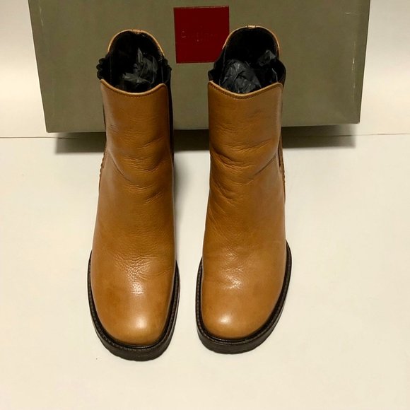 HPπ COLE HAAN Country Vibram Leather EUC Brown Heeled Ankle Boots 8B Like NEW - Picture 7 of 16